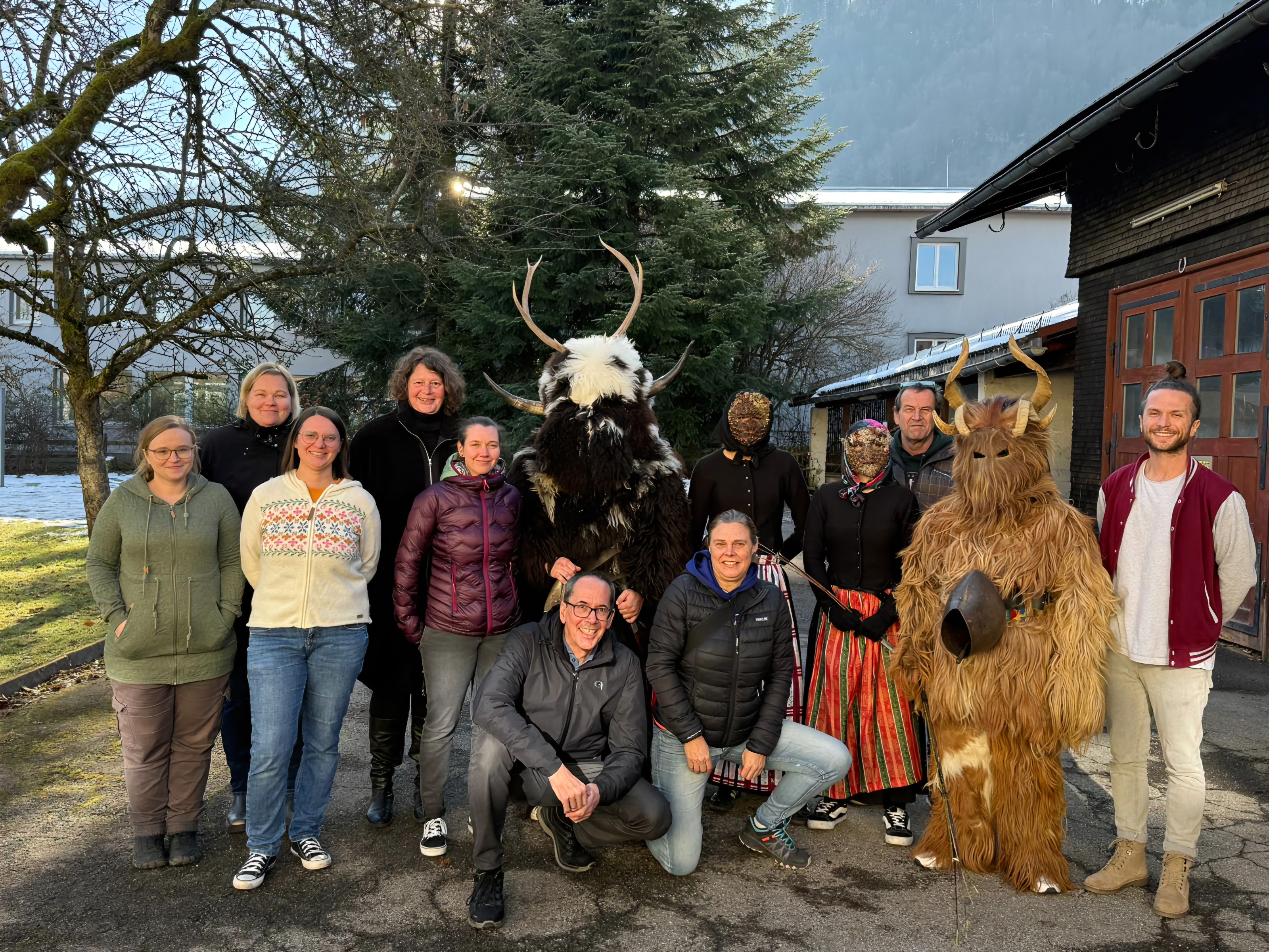 Klausen und Bärbele an der Merkurschule 2025 alt